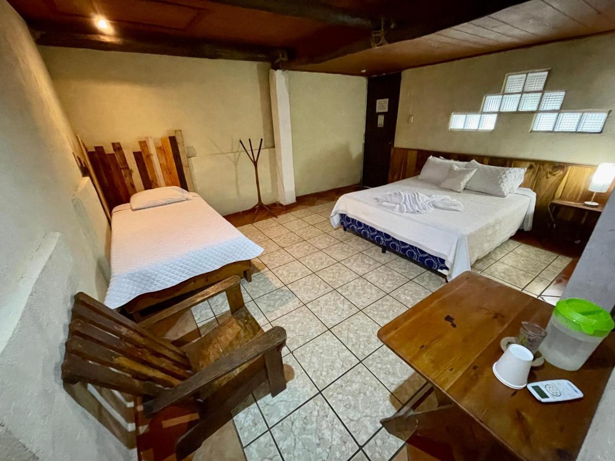 Johnnys Place Hotel Monterrico Luaran gambar
