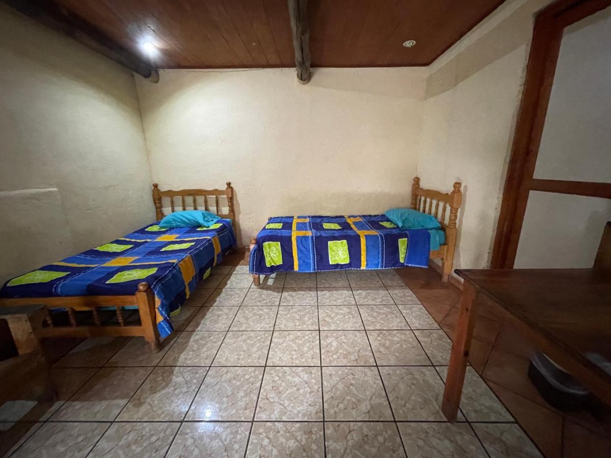 Johnnys Place Hotel Monterrico Luaran gambar