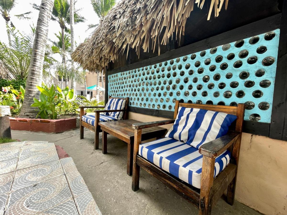 Johnnys Place Hotel Monterrico Luaran gambar
