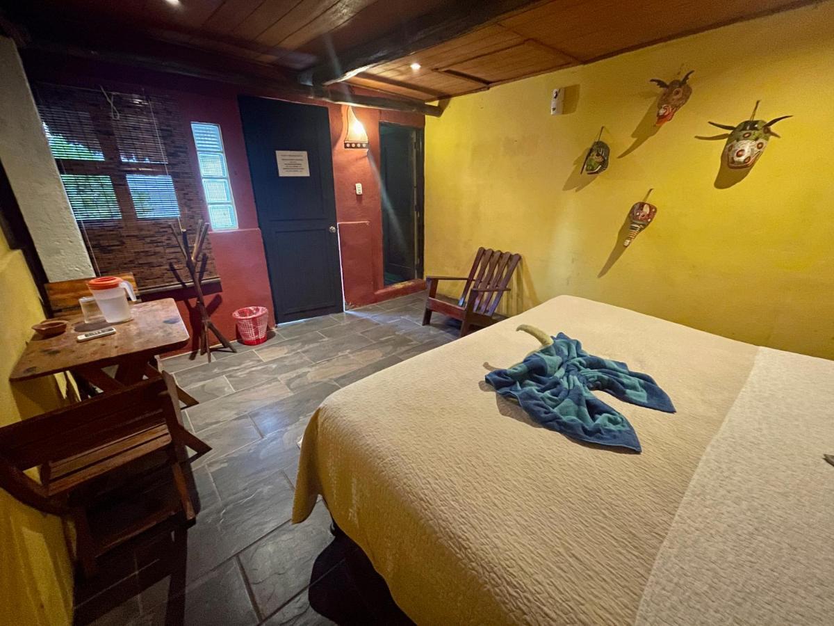 Johnnys Place Hotel Monterrico Luaran gambar