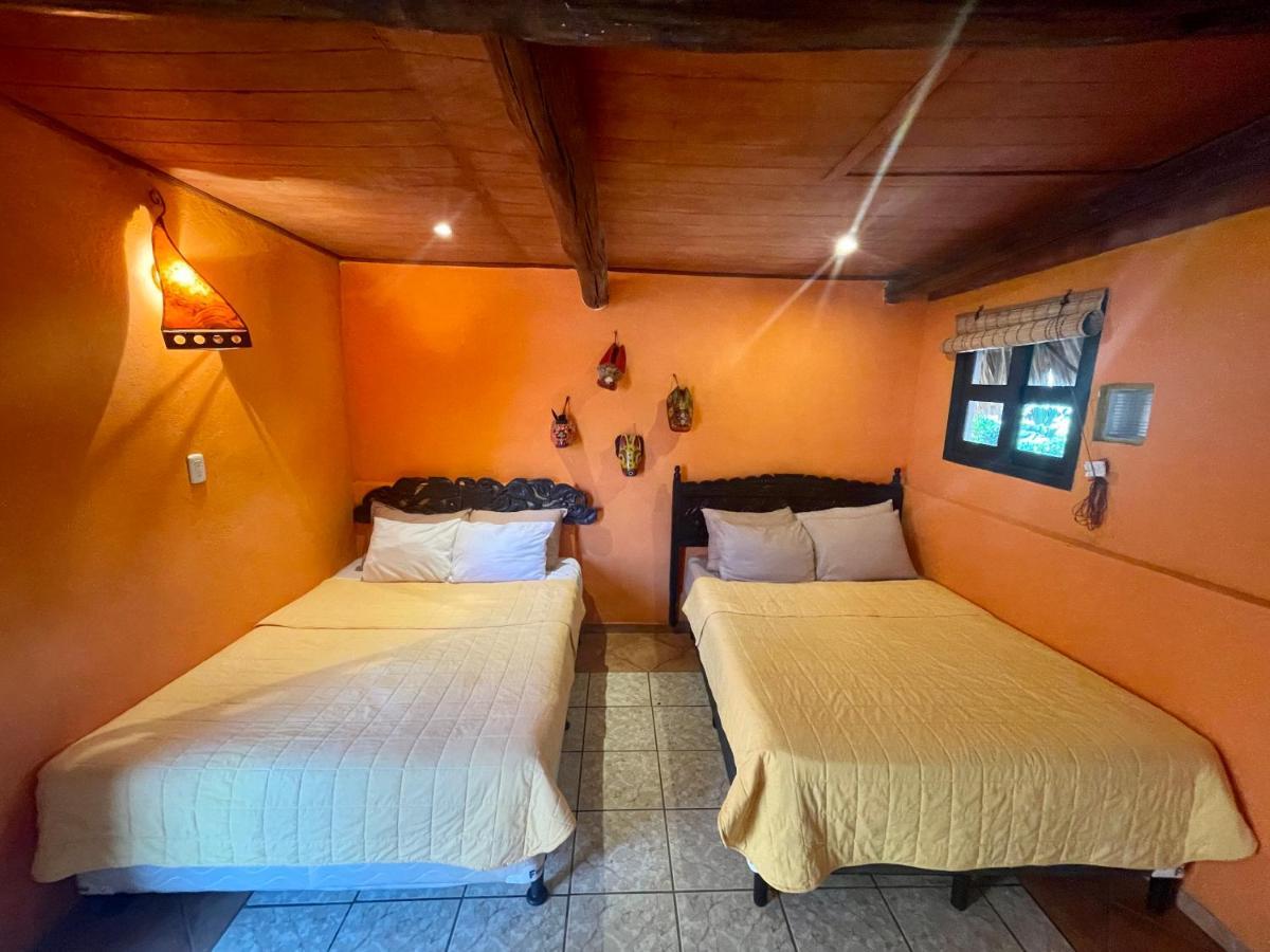 Johnnys Place Hotel Monterrico Luaran gambar