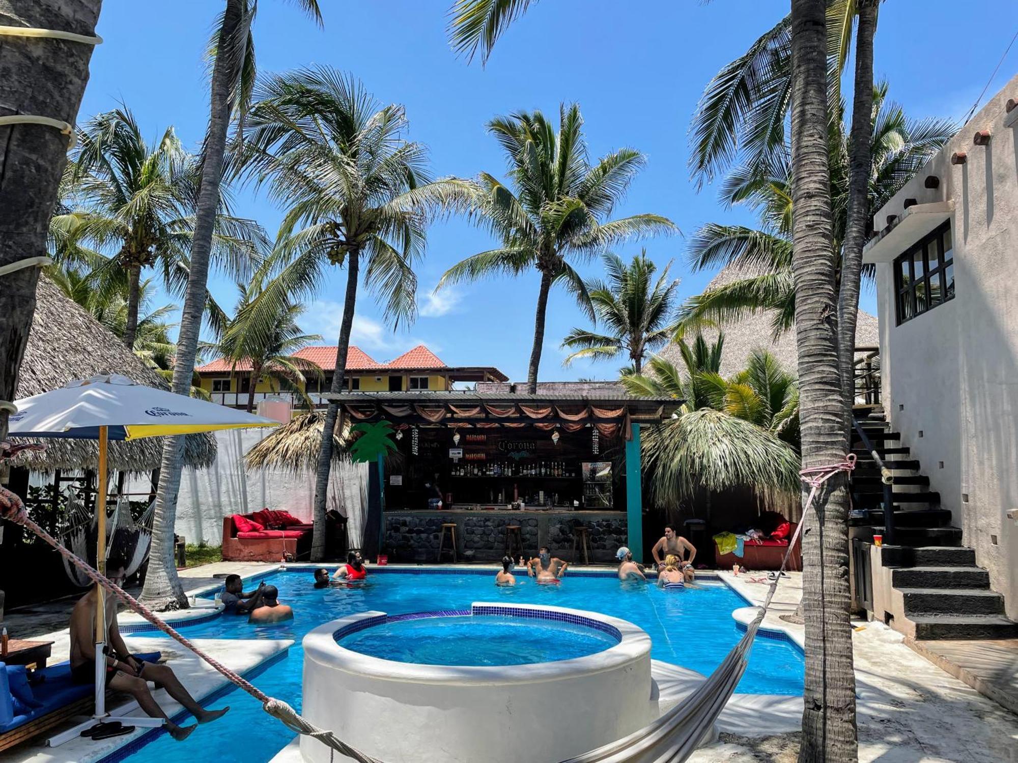 Johnnys Place Hotel Monterrico Luaran gambar